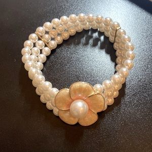 Pearl- flower bracelet